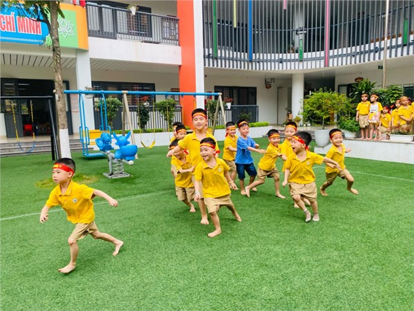 HOẠT ĐỘNG GIAO LƯU THỂ THAO CỦA CÁC BÉ KHỐI MGL TẠI TRƯỜNG MẦM NON HOA HƯỚNG DƯƠNG